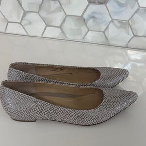 Vionic Shoes Womens SIZE 9 Lena Lizard Slip On Flats Silver EUC